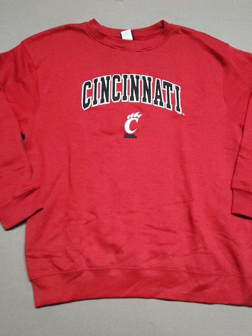 Cincinnati Bearcats Crewneck Sweatshirt XL 70% Cotton 30% Polyester Red 133